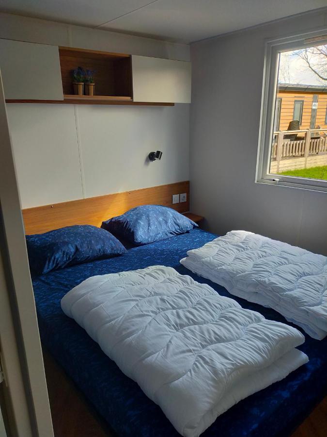 Bj Chalets - De Rug 3 - Vakantiepark Lauwersoog - Luxe Chalet Met Vaatwasser En Inloopkast! Vroege Incheck! Met Airco! Exterior foto